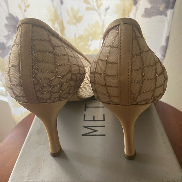 Gold Heels - Picture 5 of 6